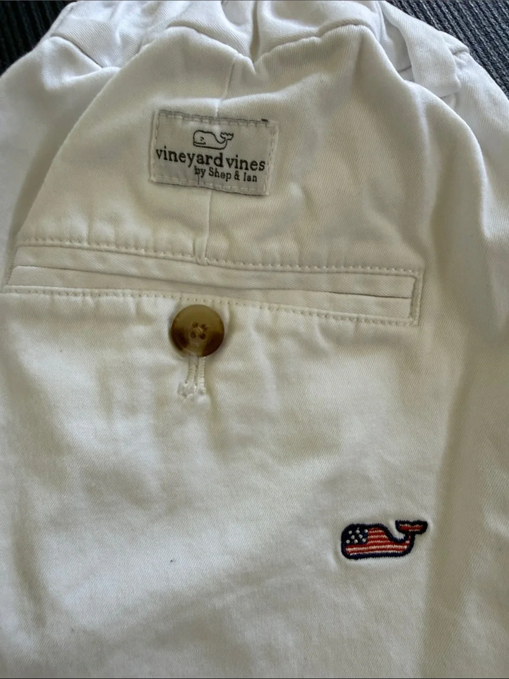 Vineyard Vines Boy’s White Embroidered USA Flag Whale Adjustable Shorts Size 18